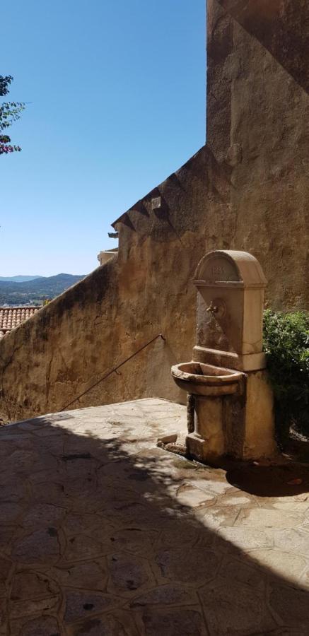 L'Odyssee Provencale, Un Duplex De Charme De 2 Chambres Au Pied Du Village Medieval De Bormes-Les-Mimosas, Offrant Des Prestations Haut De Gamme Et Une Superbe Vue Sur Le Massif Des Maures Extérieur photo